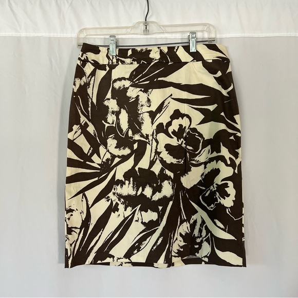 New York & Company Pencil Skirt Size 6 Cream Brown Floral Excellent Condition - Picture 4 of 7